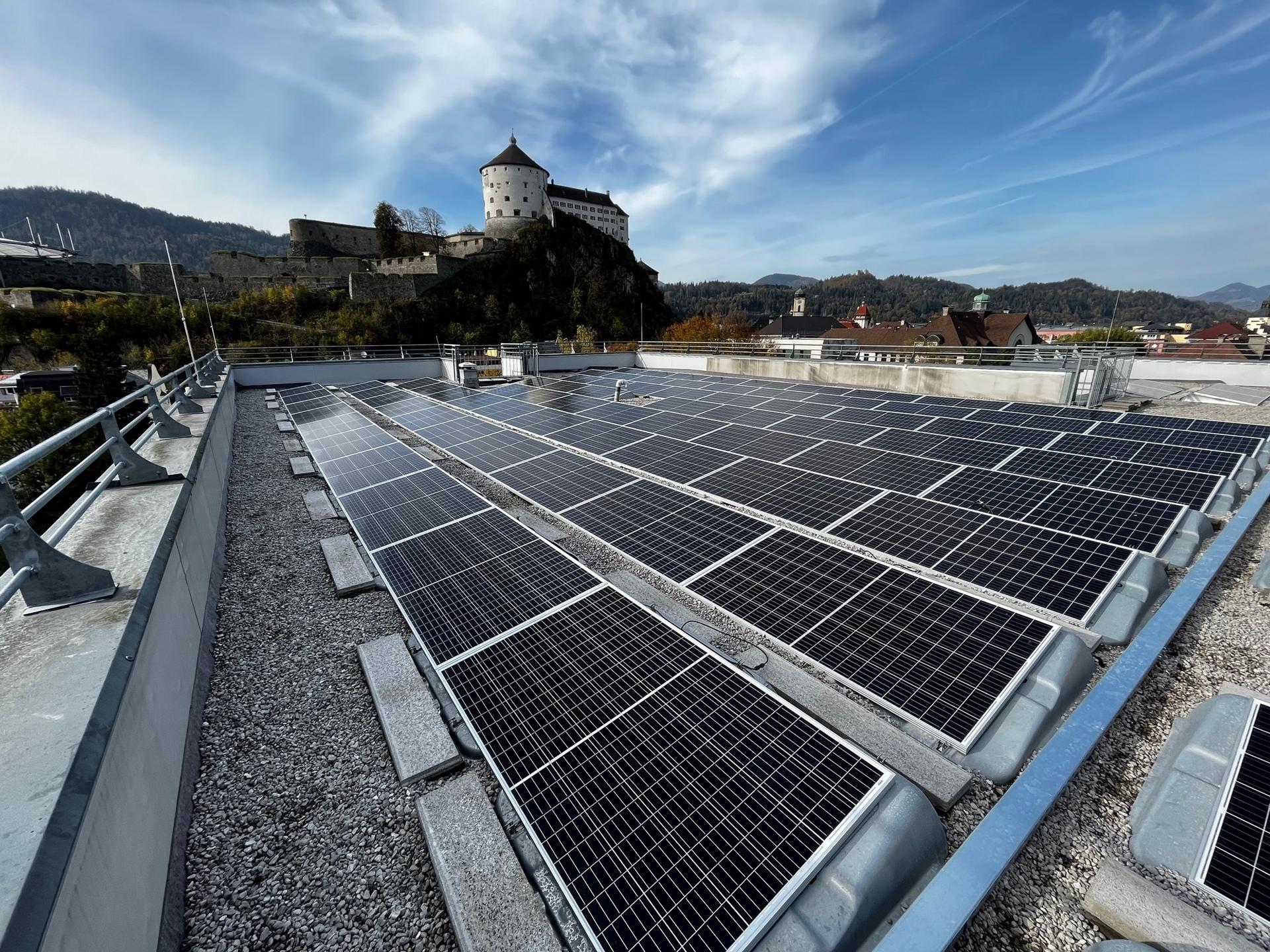 Tiroler Bezirkshauptmannschaft baut Photovoltaik aus TIROL 2050